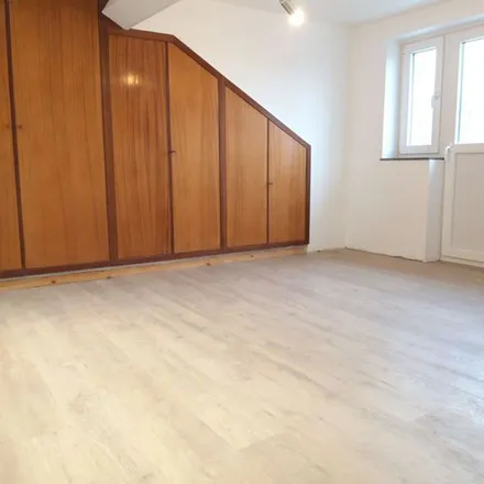 Rent this 4 bed apartment on Rue Mazy 62 in 5100 Jambes, Belgium