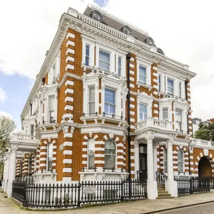 Image 2 - 8 Observatory Gardens, London, W8 7HY, United Kingdom - Apartment for rent