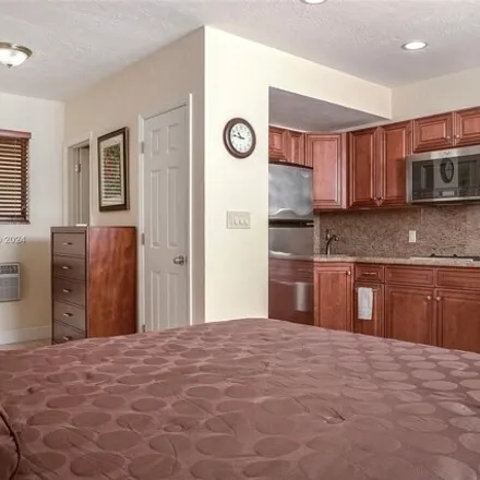 Image 6 - 841 Northeast 10th Street, Hallandale Beach, FL 33009, USA - Apartment for rent