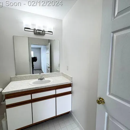 Image 1 - 16773 Glenmoor Boulevard, Macomb Township, MI 48044, USA - Apartment for rent