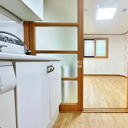 Rent this studio apartment on 서울특별시 관악구 신림동 1413-3