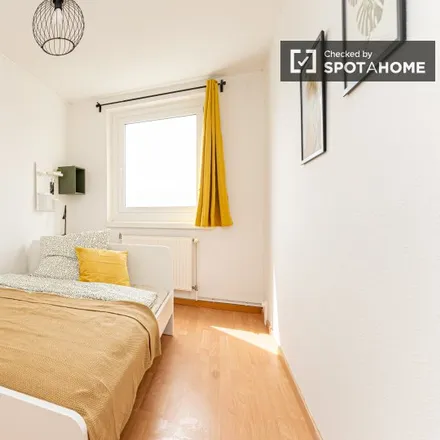 Rent this 5 bed room on Neue Grundschule Potsdam in Flotowstraße 10, 14480 Potsdam