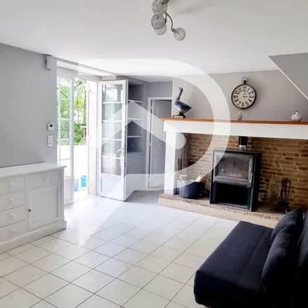 Rent this 4 bed apartment on Combaudran in Rue Croix de Chardeuil, 24420 Savignac-les-Églises