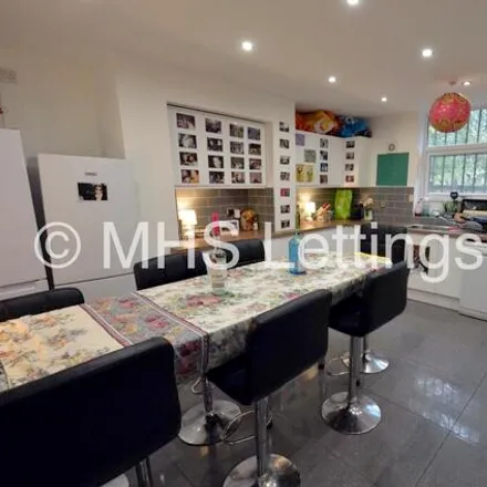 Image 3 - Maple Chase, Leeds, LS6 1FP, United Kingdom - Townhouse for rent