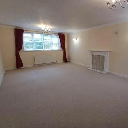 Image 4 - 12 Westminster Drive, Wilmslow, SK9 1QZ, United Kingdom - House for rent