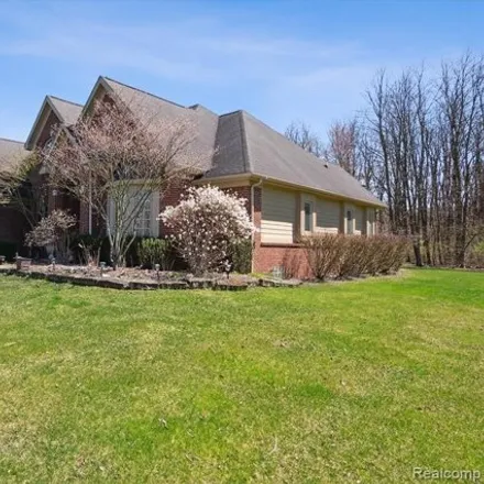 Image 4 - 2073 Wildflower Lane, Highland Charter Township, MI 48380, USA - House for sale