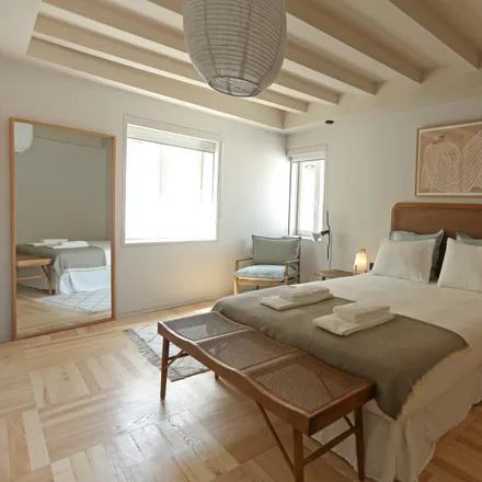 Rent this 2 bed apartment on Palácio Beleza de Andrade in Rua de São Pedro de Miragaia, 4050-387 Porto