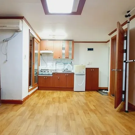 Rent this studio apartment on 서울특별시 강남구 역삼동 724-38