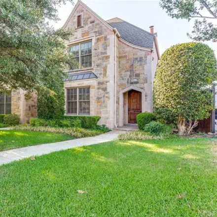 Rent this 4 bed townhouse on 5433 El Campo Avenue in Fort Worth, TX 76107