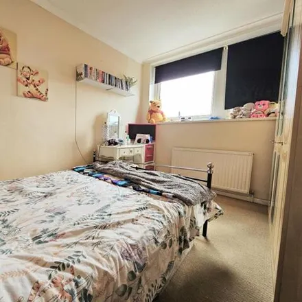 Image 5 - Eastwood Road, Rayleigh, SS6 7JE, United Kingdom - Apartment for sale
