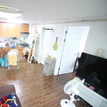 Rent this 2 bed apartment on 서울특별시 강남구 역삼동 799-2