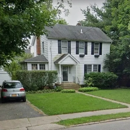 Buy this 3 bed house on 118 Willow Street in Roslyn Heights, NY 11577
