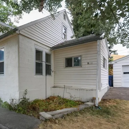 Buy this 3 bed house on 920 West Chinook Street in Livingston, MT 59047
