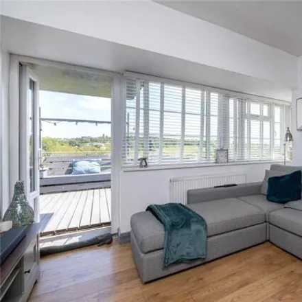 Buy this 1 bed house on Streatham High Road in London, SW16 6ET