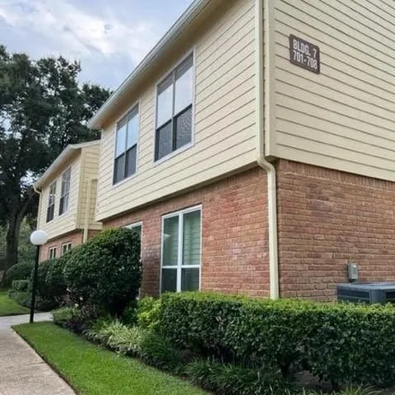 Rent this 2 bed condo on unnamed road in Harris County, TX 77069