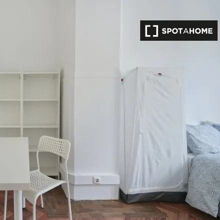 Rent this 16 bed room on Peróla do Parque in Rua Sampaio e Pina 13, 1070-241 Lisbon