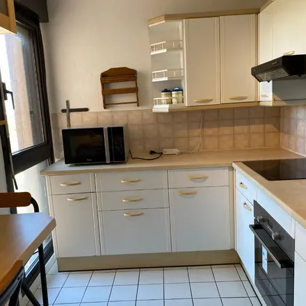 Rent this 3 bed apartment on 16 Esplanade Compans Caffarelli in 31000 Toulouse, France