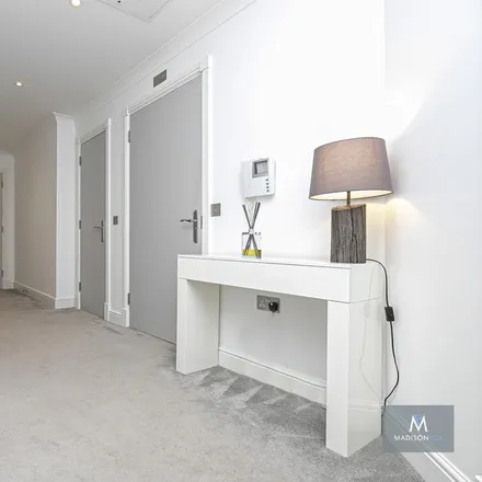 Image 3 - Lower Park Road, Loughton, IG10 4NF, United Kingdom - Apartment for rent