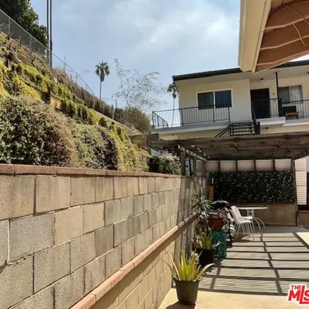 Image 3 - 4205 Don Tomaso Drive, Los Angeles, CA 90008, USA - Townhouse for sale