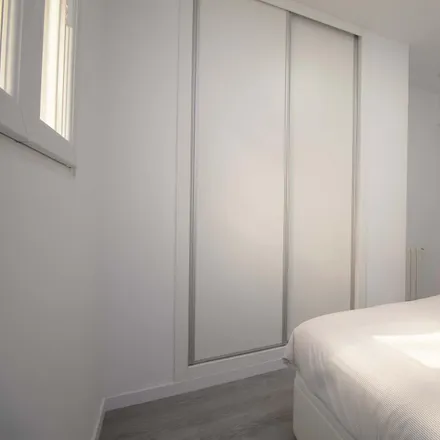 Rent this 2 bed apartment on Madrid in Jardin Mesonero Romanos, Travesía de la Guitarra