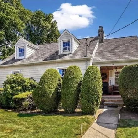 Rent this 4 bed house on 30 Goldenrod Avenue in Franklin Square, NY 11010