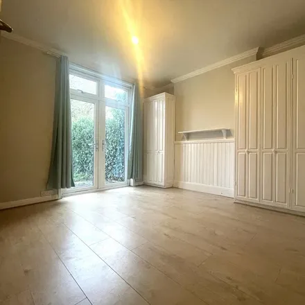 Image 5 - 119 Bushey Road, London, SW20 0JN, United Kingdom - Apartment for rent