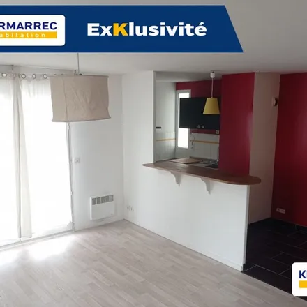 Rent this 2 bed apartment on 5 Place de l'Hôtel de Ville in 35220 Châteaubourg, France