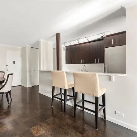 Image 4 - 245 EAST 25TH STREET 15C in Gramercy Park - Apartment for sale