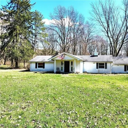Buy this 3 bed house on Warner Road Southeast in Liberty Township, OH 44403