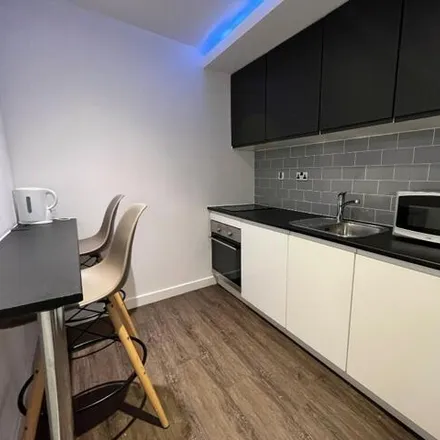 Image 1 - St Silas Flats, Hodgson Street, The Moor, Sheffield, S3 7EB, United Kingdom - Room for rent