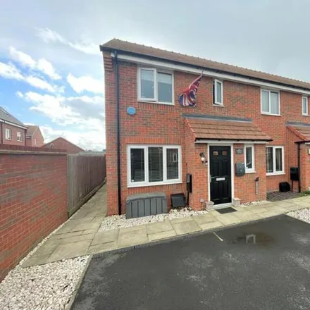Buy this 3 bed duplex on Malin Close in Stretton, DE14 2FP