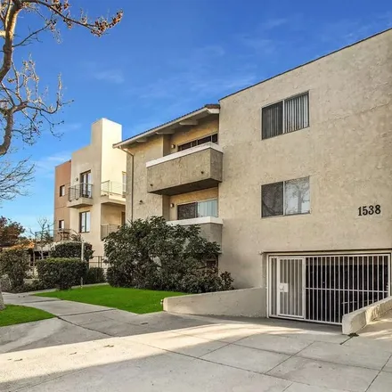 Rent this 2 bed apartment on 10th Court in Santa Monica, CA 90292