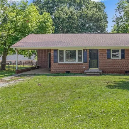 Buy this 3 bed house on 1624 Rhonda Drive in Gastonia, NC 28054