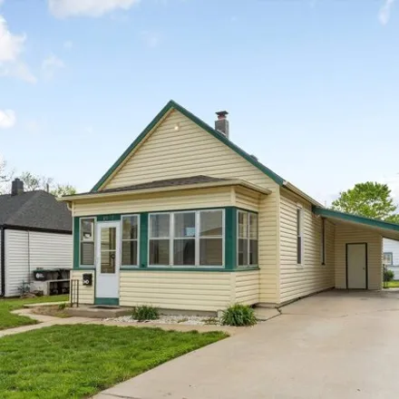 Buy this 2 bed house on 1925 South 48th Avenue in Omaha, NE 68106