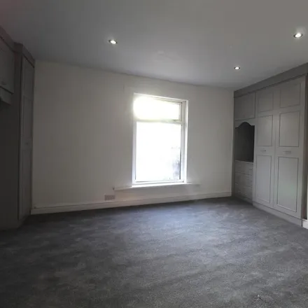 Image 9 - Pool Terrace, Bolton, BL1 5RF, United Kingdom - Townhouse for rent