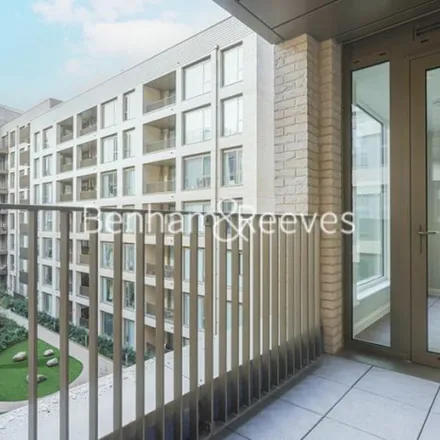 Rent this 1 bed apartment on The Pinnacle in Gasholder Place, London
