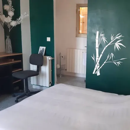 Rent this 3 bed house on 30200 Saint-Étienne-des-Sorts