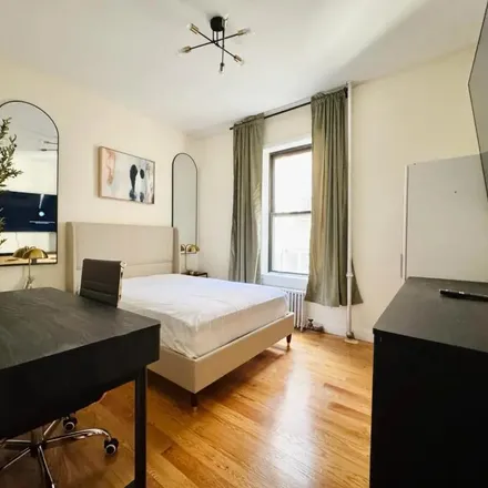 Rent this 5 bed room on 1131 President St in Brooklyn, NY 11225