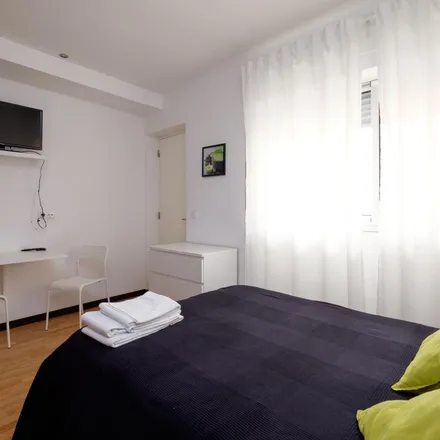 Rent this 1 bed apartment on Cintafina Ortopedia in Avenida Fernão de Magalhães 252, 3000-172 Coimbra