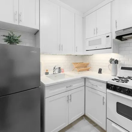 Rent this 1 bed townhouse on 153 East 57th Street in New York, NY 10022