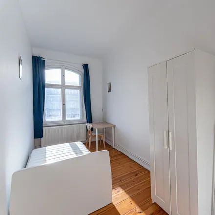 Rent this 3 bed room on Kantstraße 68 in 10627 Berlin, Germany