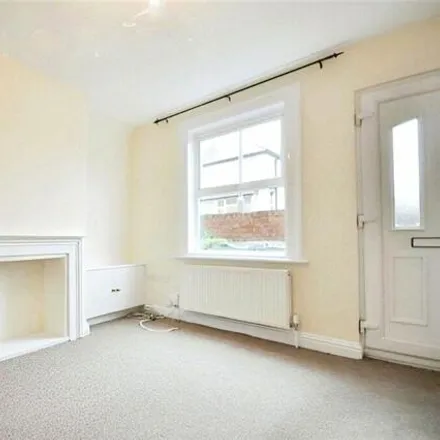 Image 2 - 75 New Cross Road, Guildford, GU2 9NU, United Kingdom - House for sale