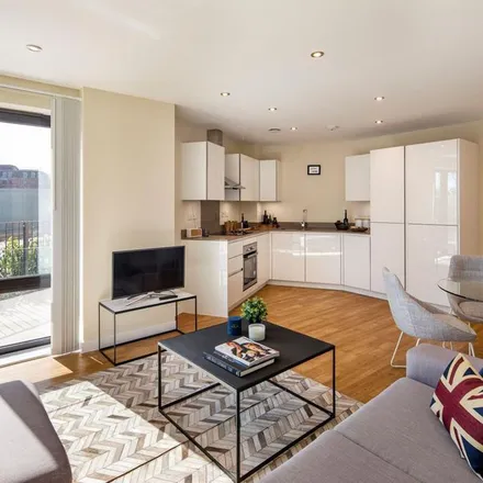 Rent this 2 bed apartment on Long Lane in London, UB10 0AN