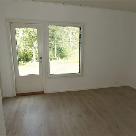 Rent this 3 bed apartment on Kaakonsiipi 3 in 40340 Vaajakoski, Finland