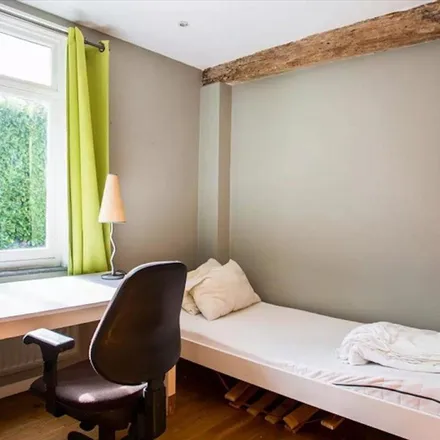 Rent this 1 bed apartment on Hendrik Neefsstraat - Rue Hendrik Neefs 21 in 1970 Wezembeek-Oppem, Belgium