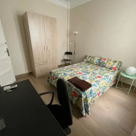 Rent this 6 bed apartment on Calle de Jerónimo Zurita in 16, 50001 Zaragoza