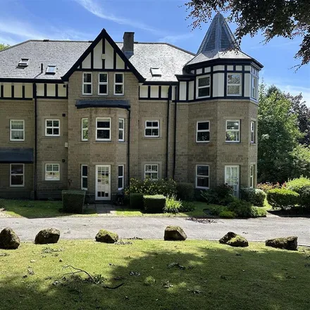 Rent this 2 bed apartment on Park Avenue in Leeds, LS8 2HT