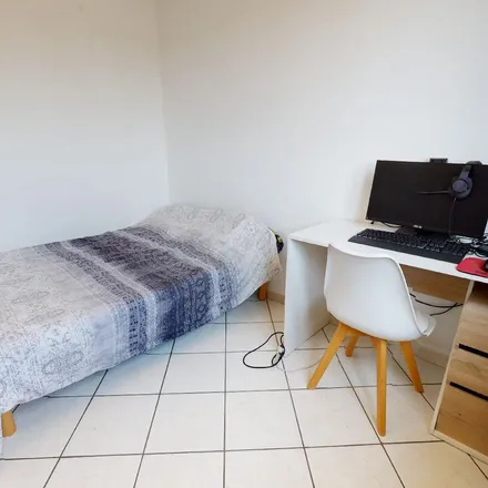 Rent this 3 bed apartment on 82 Avenue Viviani in Résidence Les Vélins, 69200 Vénissieux