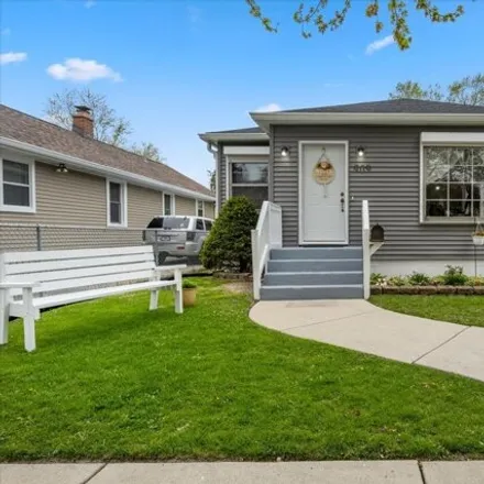 Buy this 2 bed house on 929 Bowditch Street in Aurora, IL 60506