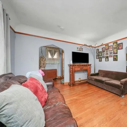 Image 6 - 6417 South Tripp Avenue, Chicago, IL 60629, USA - House for sale